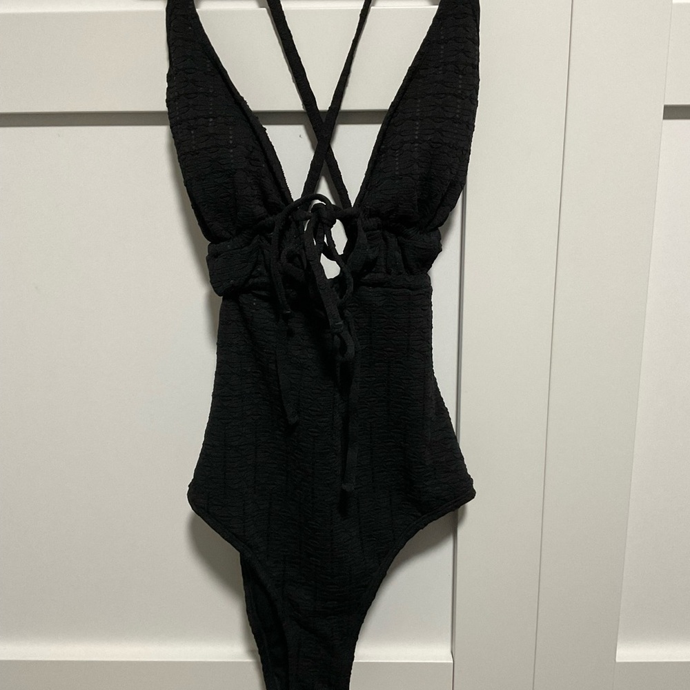 Cupshe Black Textured One Piece Swimsuit